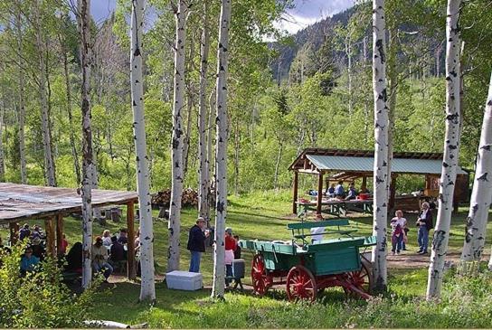 Parade Rest Ranch West Yellowstone Buitenkant foto