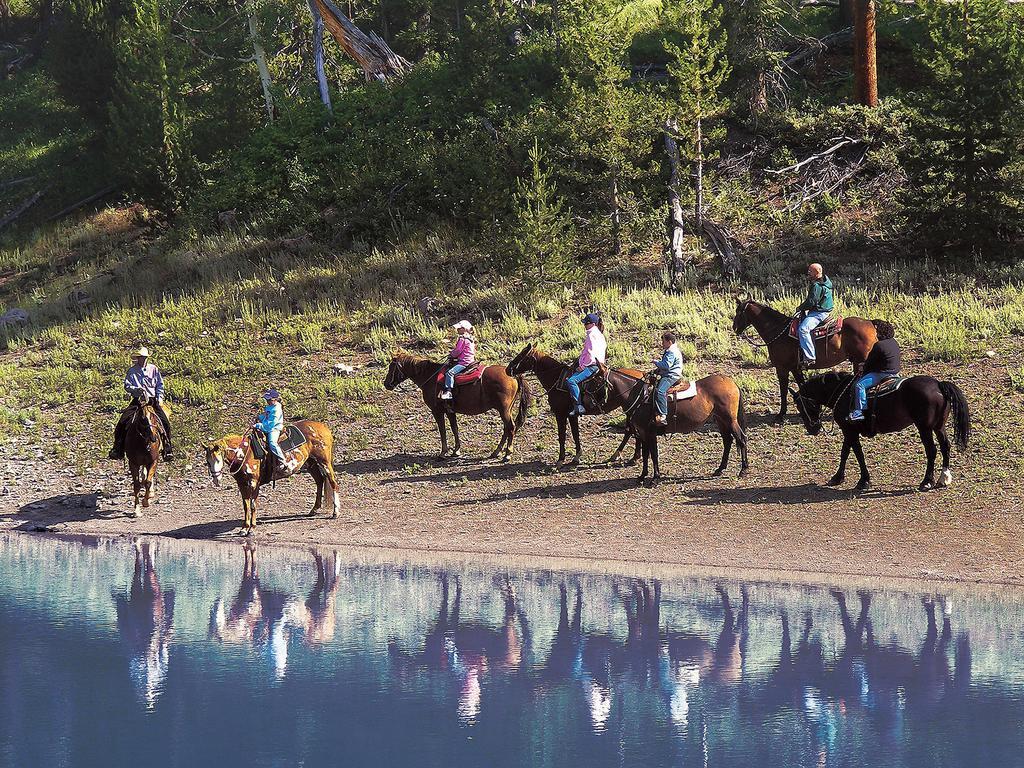 Parade Rest Ranch West Yellowstone Buitenkant foto